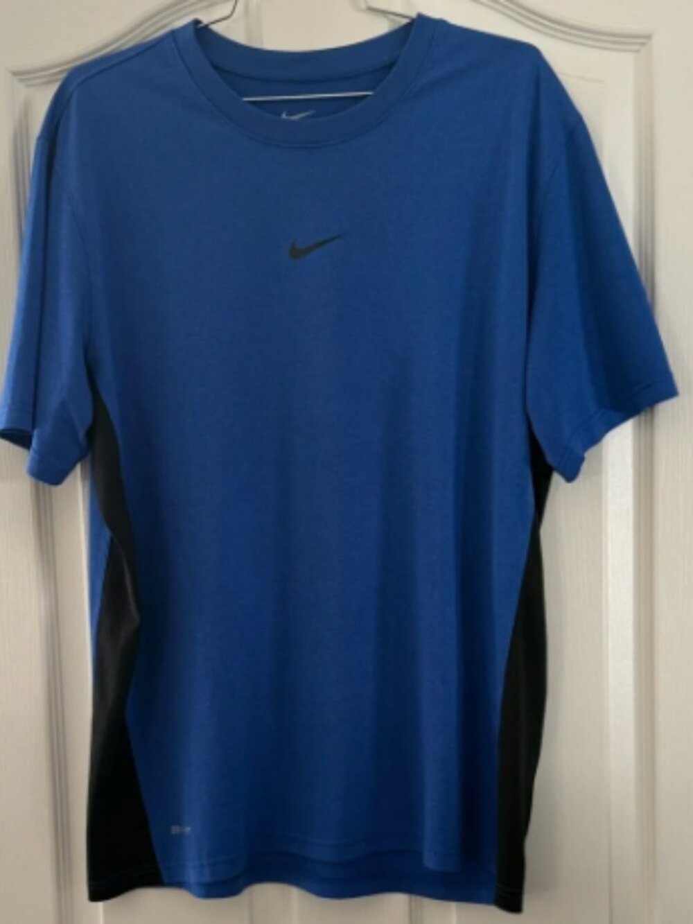 Nike Men's Blue and Black Short Sleeve Tee